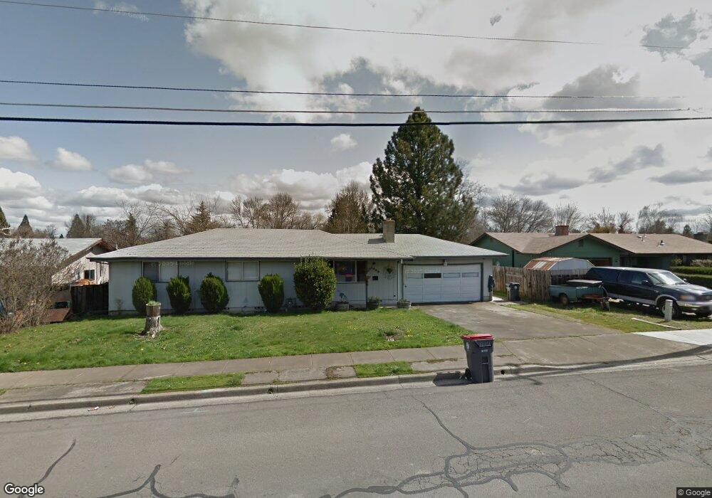 1030 N 3rd St, Central Point, OR 97502 - photo 1