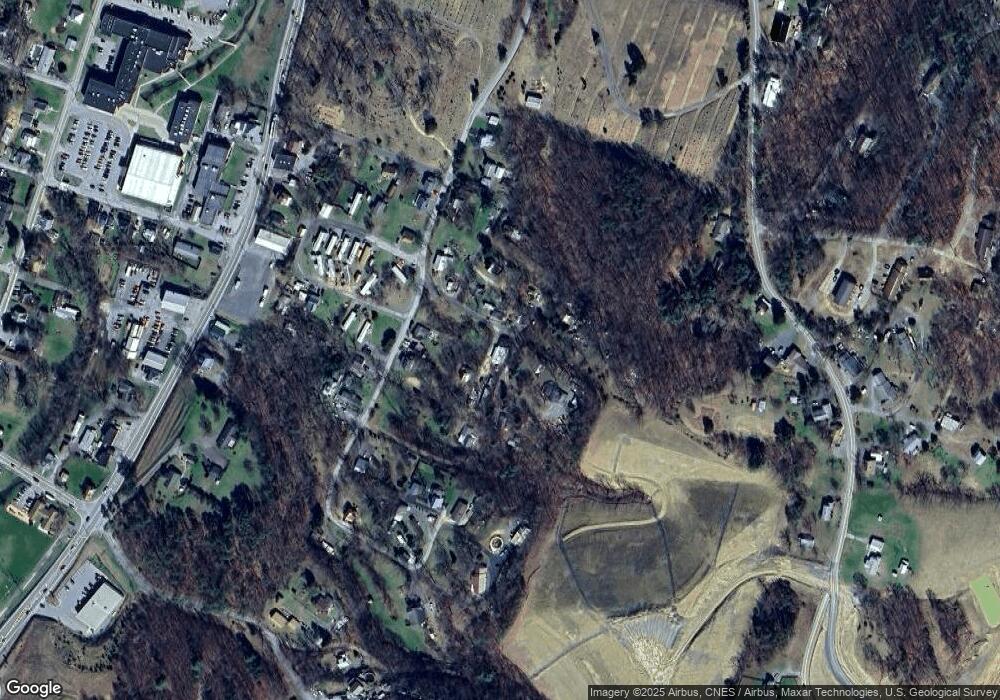 7 Hobday Ct, Berkeley Springs, WV 25411 - photo 1