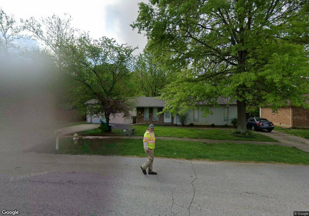 8401 Roseborough Rd, Louisville, KY 40228 - photo 1