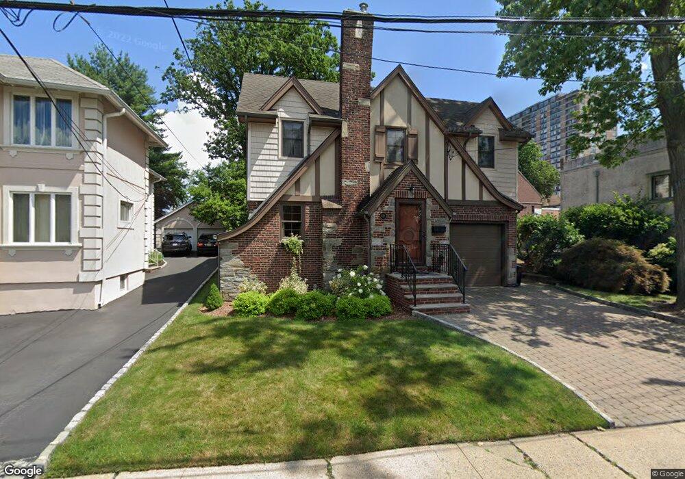 782 Fairview Ln, Cliffside Park, NJ 07010 - photo 1