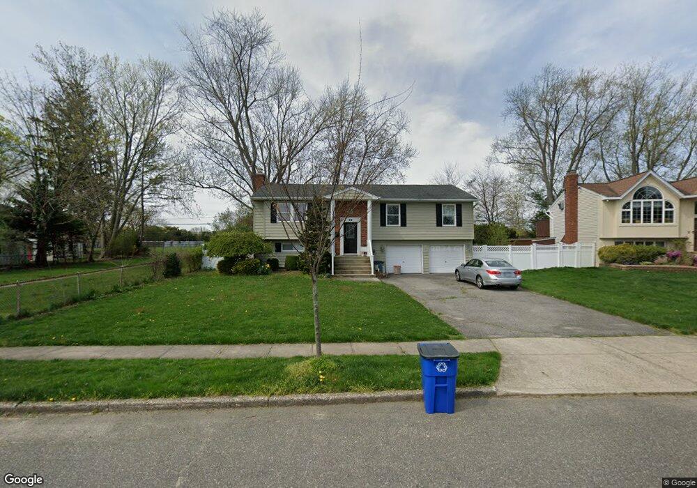 33 Heather Crescent, ComMacK, NY 11725 - photo 1