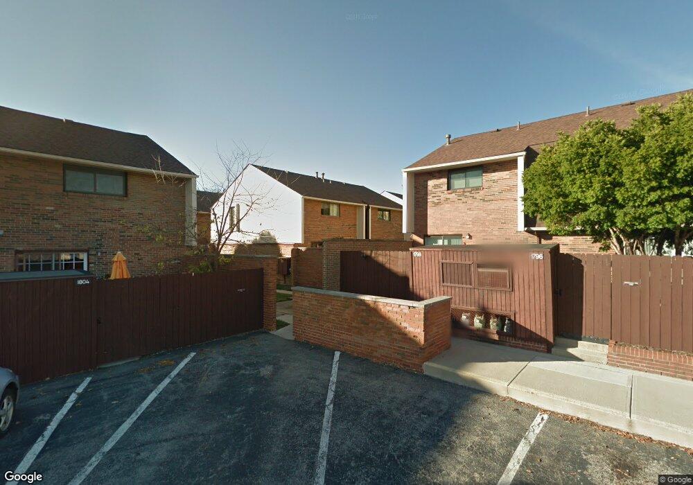 1800 Willoway Cir S unit Bldg, Columbus, OH 43220 - photo 1