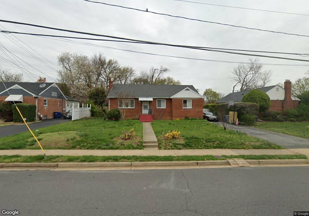 6038 Vista Dr, Falls Church, VA 22041 - photo 1