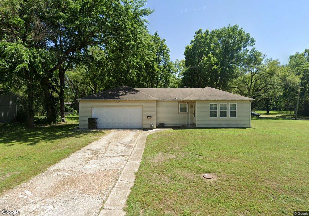 2433 SW 26th Dr, Topeka, KS 66611 - photo 1