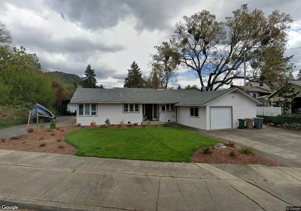 939 NE 8th St, Grants Pass, OR 97526 - photo 1