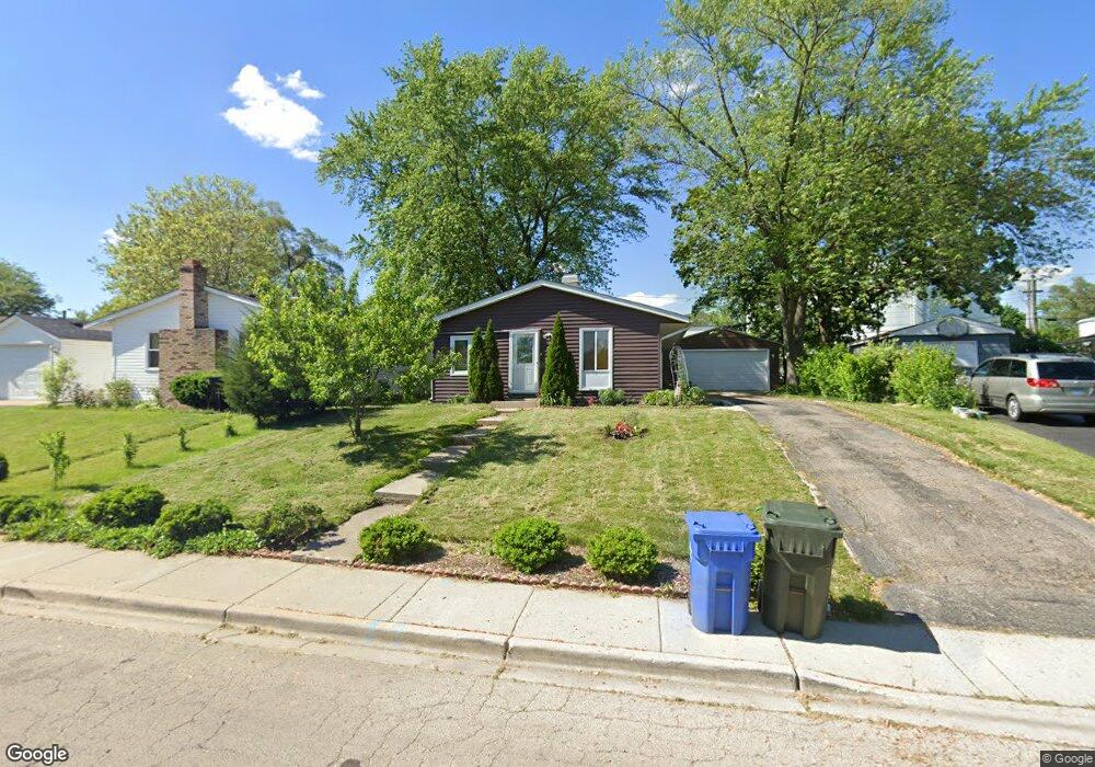 210 Butte Ln, Carpentersville, IL 60110 - photo 1