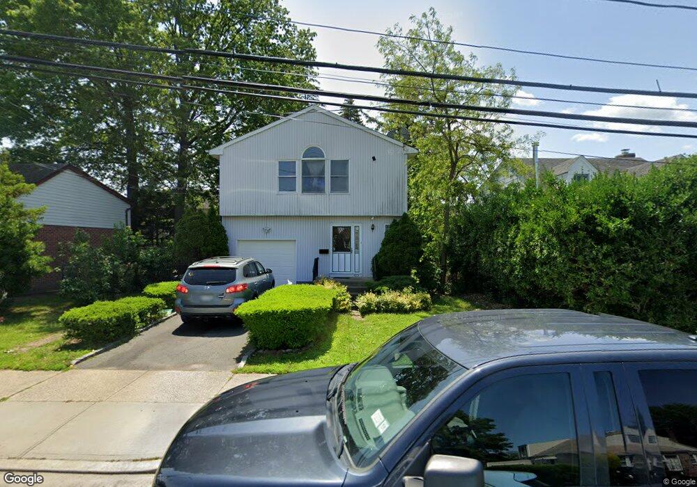 425 Garfield Ave, Mineola, NY 11501 - photo 1