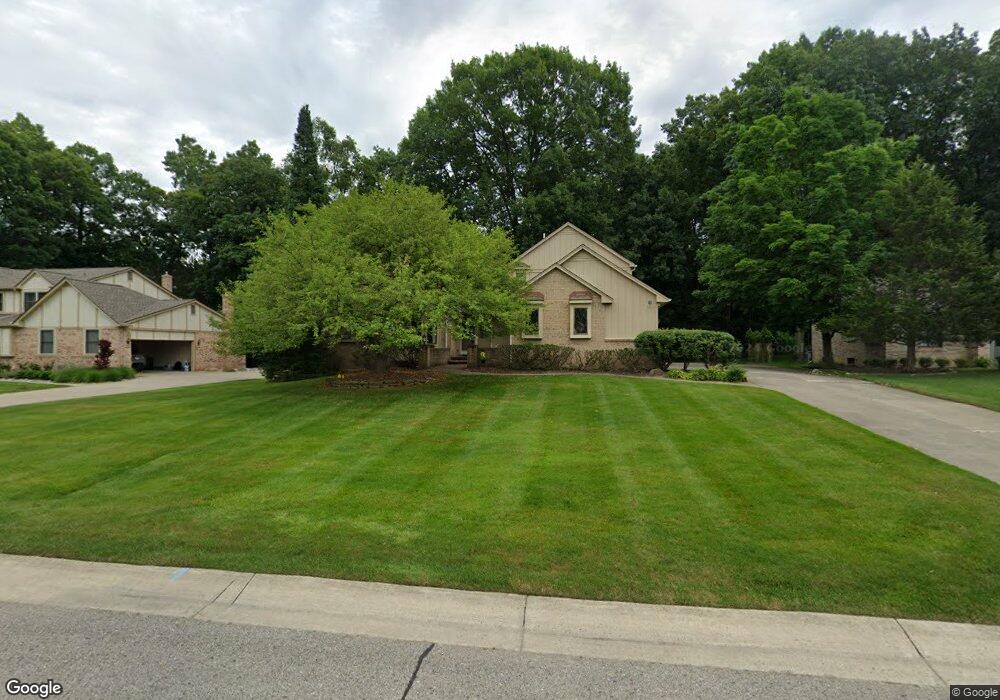 5325 Woodrun Dr, West Bloomfield, MI 48323 - photo 1