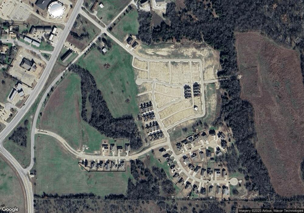 1401 Avocado SW, Gainesville, TX 76240 - photo 1