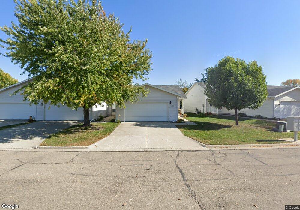 835 Kirkwood Dr, Grand Forks, ND 58201 - photo 1