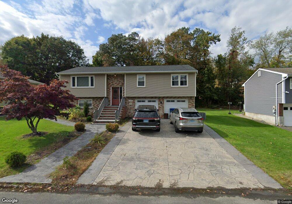 118 Carriage Dr, Waterbury, CT 06708 - photo 1