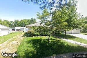 1308 W Center Dr, Fairfield, IL 62837