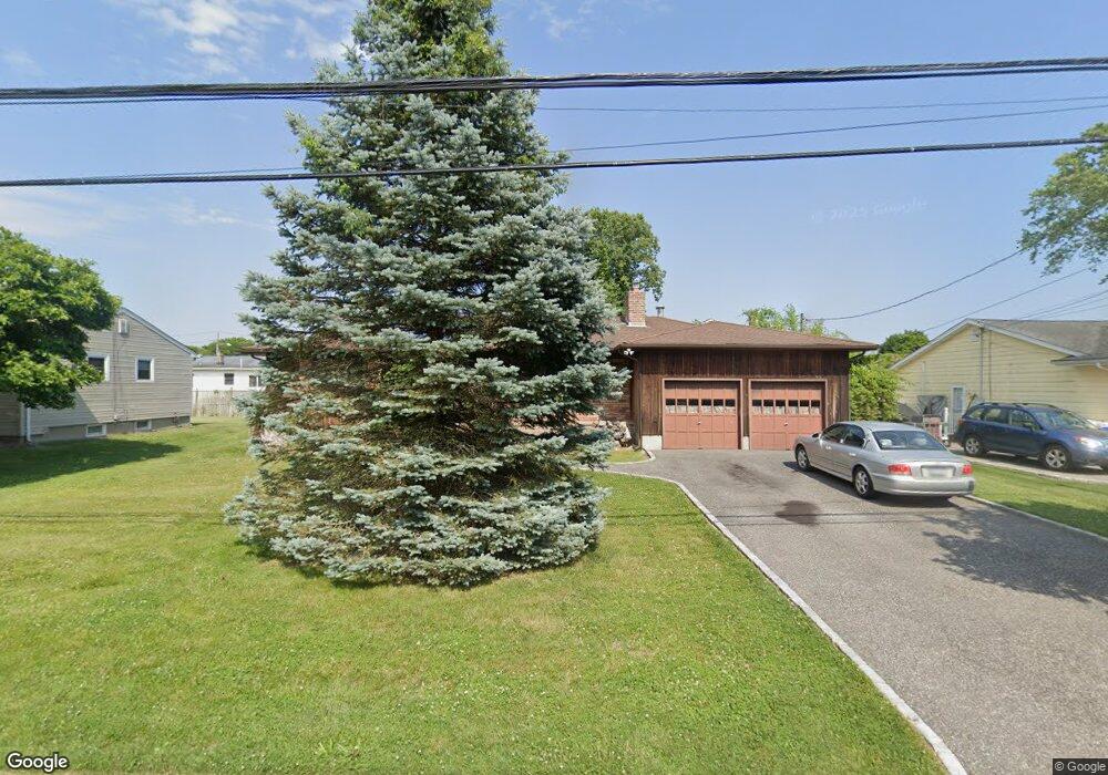 499 Bayport Ave, Bayport, NY 11705 - photo 1