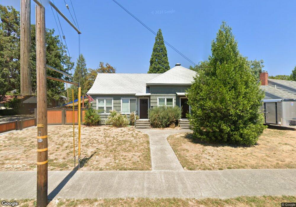 402 NE D St, Grants Pass, OR 97526 - photo 1