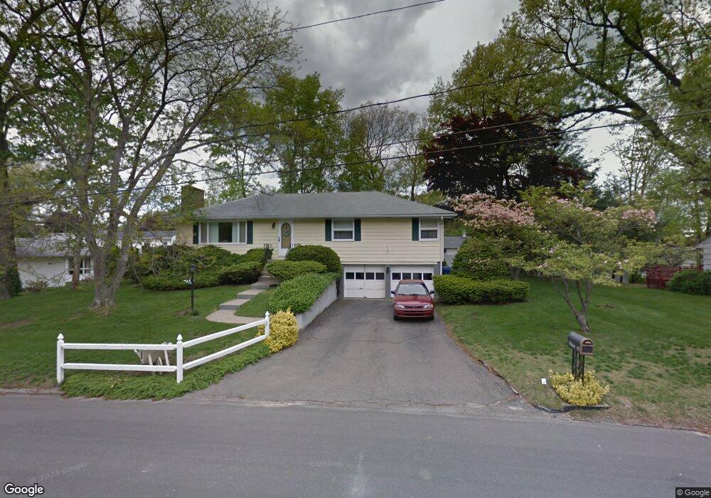 101 Piping Rock Dr, Waterbury, CT 06706 - photo 1