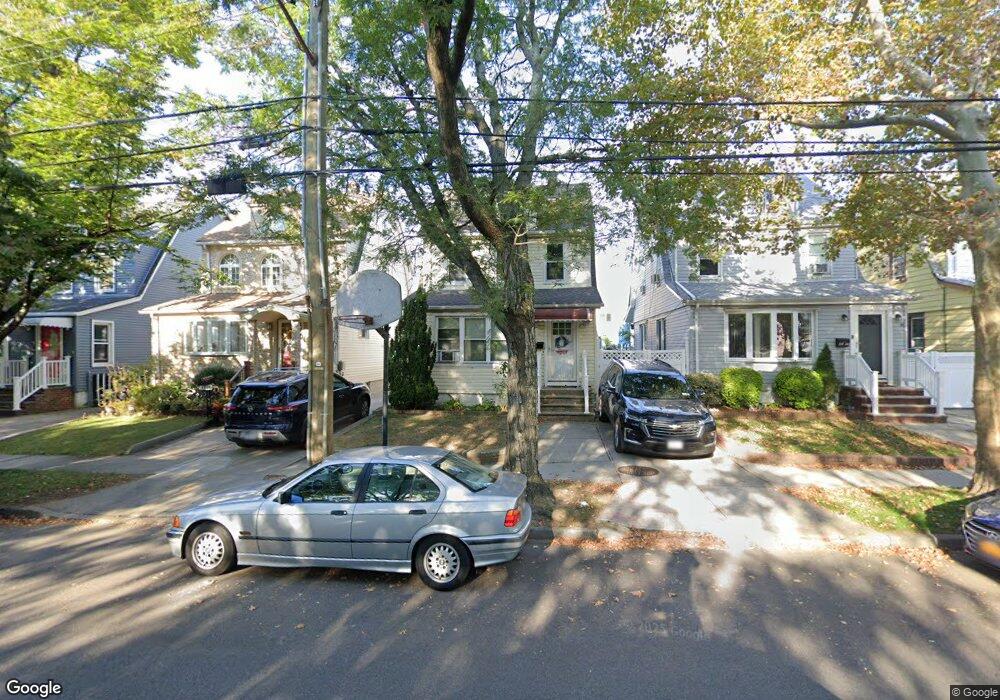 8916 Gettysburg St, Bellerose, NY 11426 - photo 1