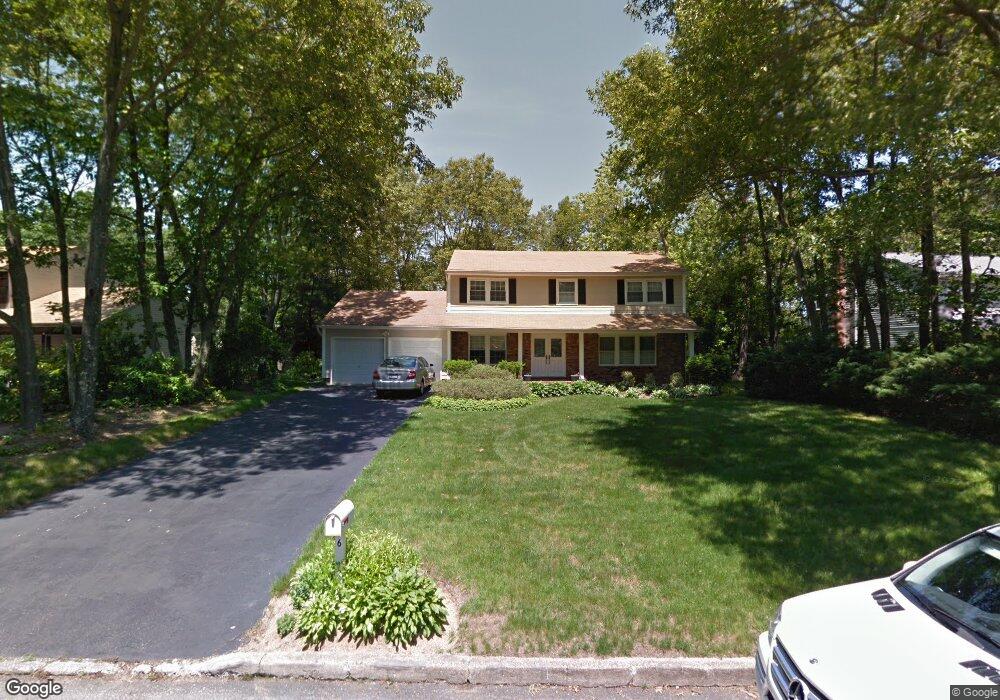 6 Peppermill Ct, ComMacK, NY 11725 - photo 1