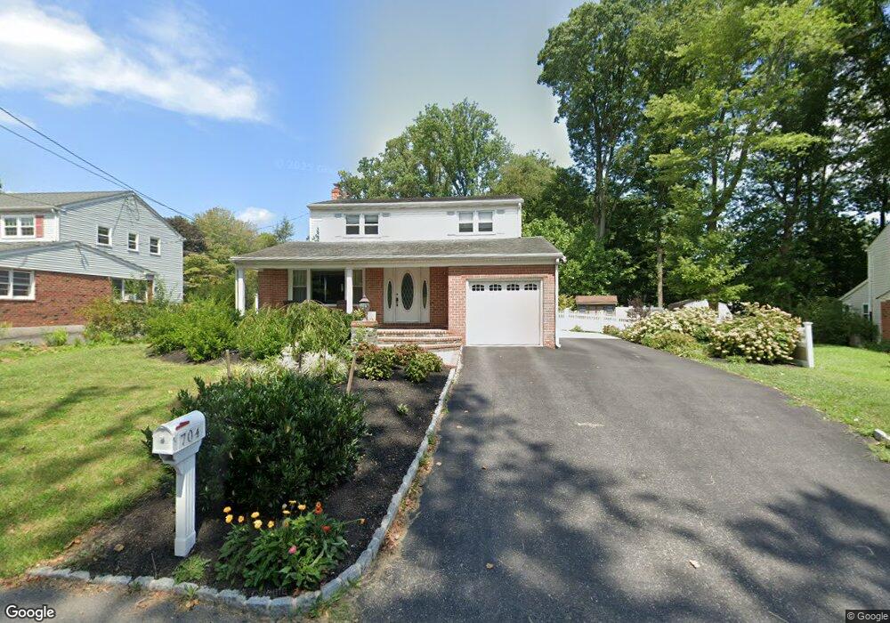 704 Devon Ln, Wallingford, PA 19086 - photo 1