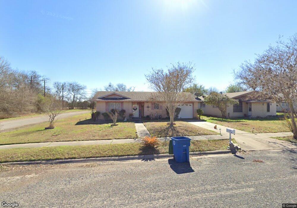 1414 Wren Ln, Beeville, TX 78102 - photo 1