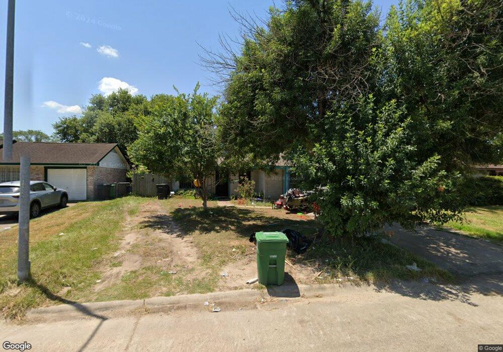 1719 Rainy River Dr, Houston, TX 77088 - photo 1