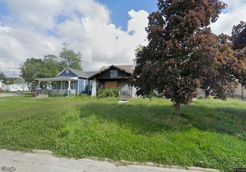 718 Prairie Ave, Mattoon, IL 61938 - photo 1