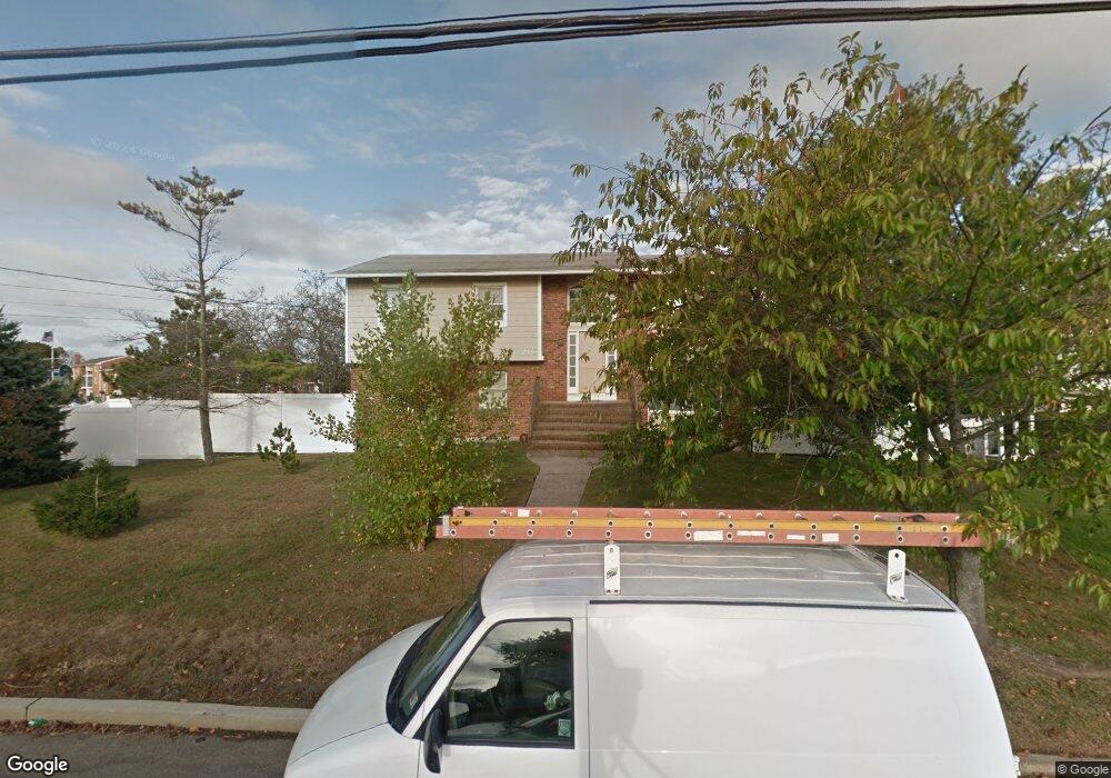 210 W Lake Dr, Lindenhurst, NY 11757 - photo 1