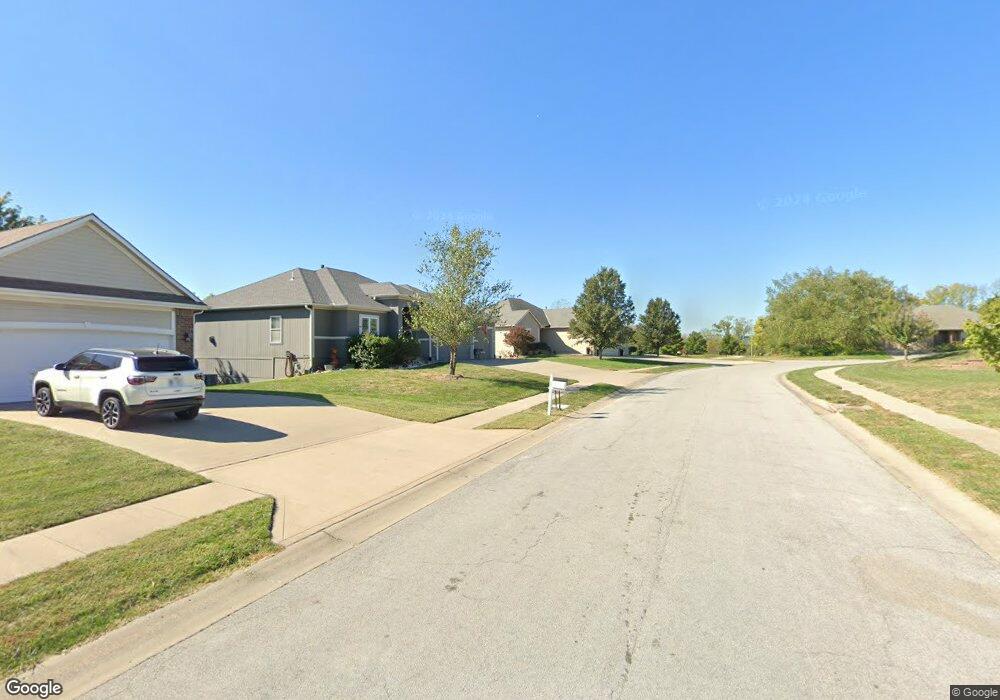 505 Pecan St, Raymore, MO 64083 - photo 1