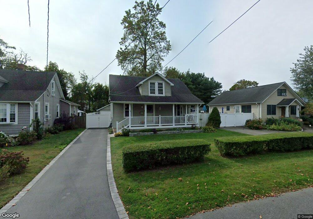 38 Hemlock St, Islip, NY 11751 - photo 1