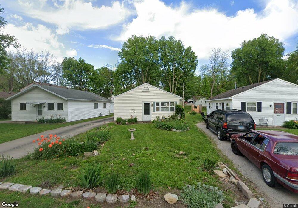 810 S College St, Lincoln, IL 62656 - photo 1