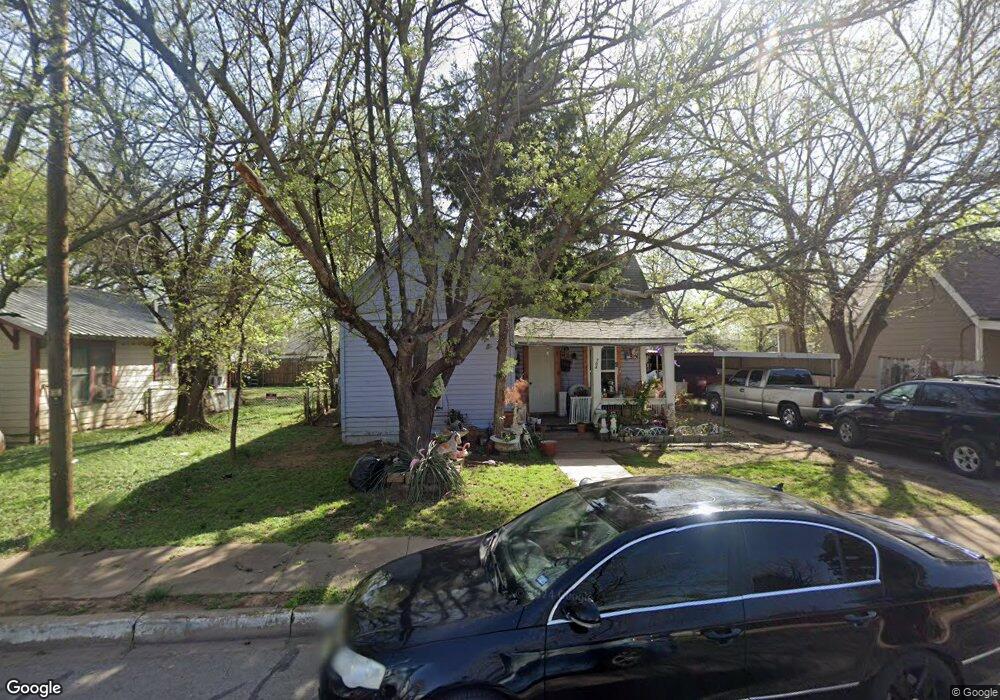 704 N Robinson St, Cleburne, TX 76031 - photo 1