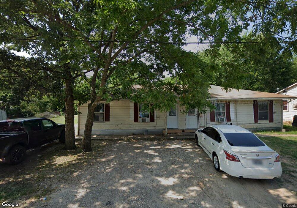 712 E 11th St, Bonham, TX 75418 - photo 1