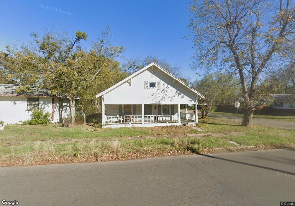 613 E Jefferson St, Hugo, OK 74743 - photo 1