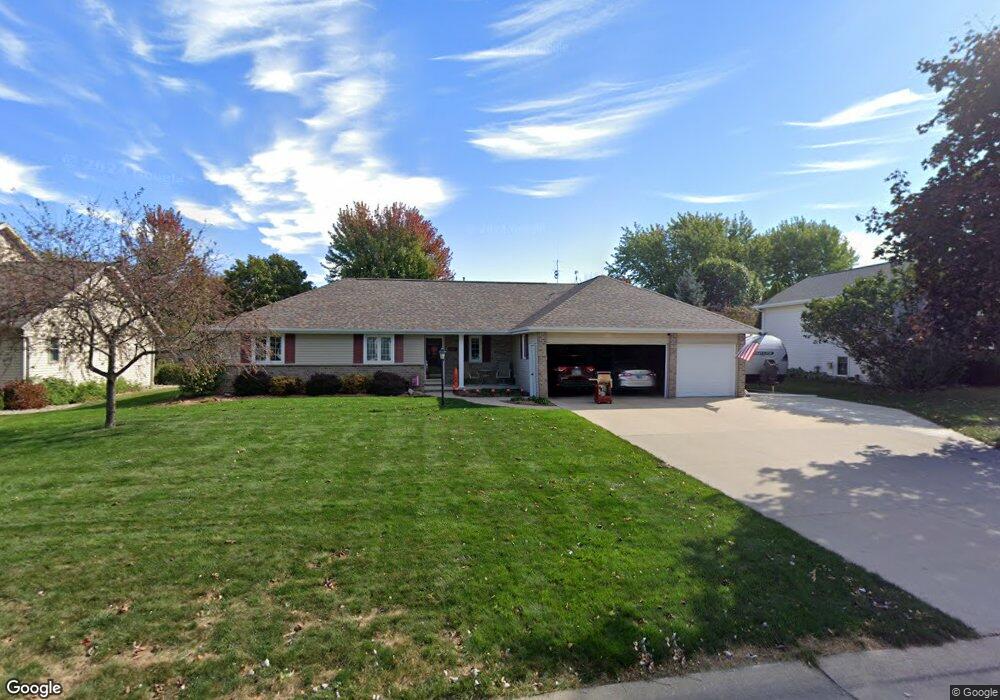 W5612 Jochmann Dr, Appleton, WI 54915 - photo 1