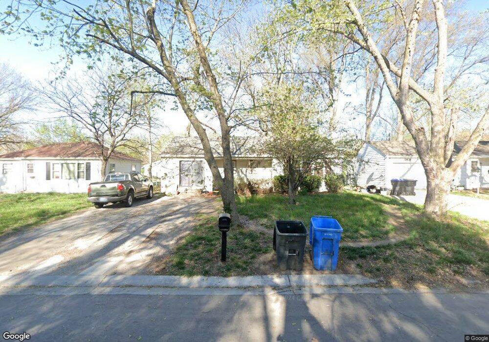 2429 SW Madeline Ln, Topeka, KS 66614 - photo 1