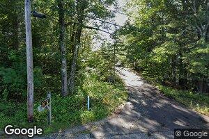 8 Woodward Ln, Falmouth, ME 04105