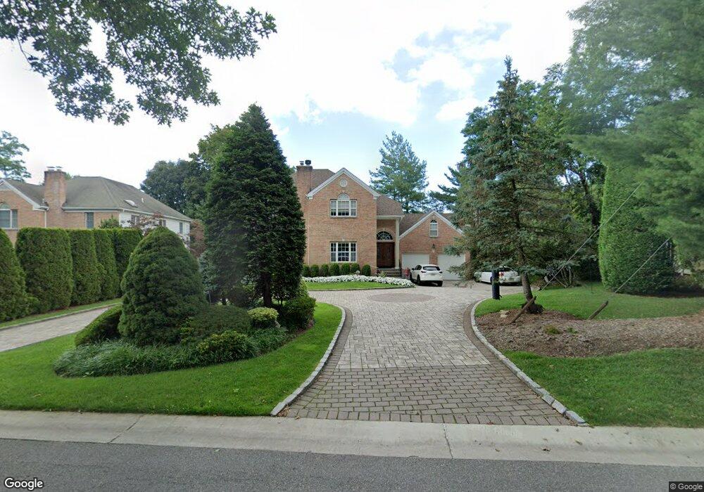 2 Chestnut Rd, Manhasset, NY 11030 - photo 1