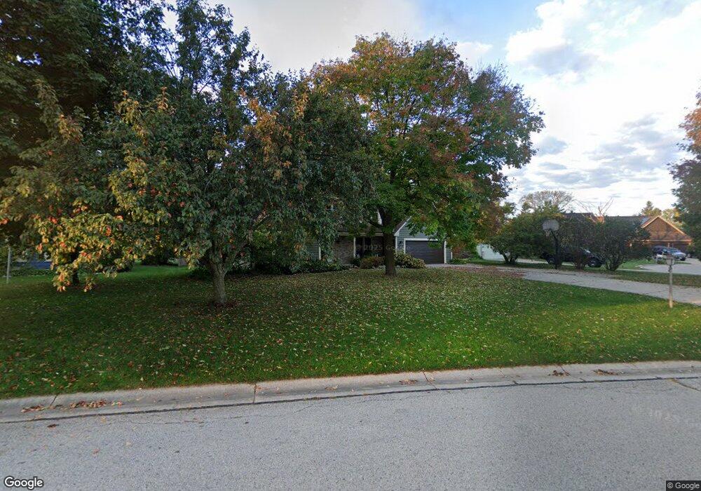 N76W16209 Sherwood Dr, Menomonee Falls, WI 53051 - photo 1