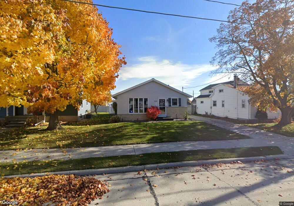 1247 S 32nd St, Manitowoc, WI 54220 - photo 1