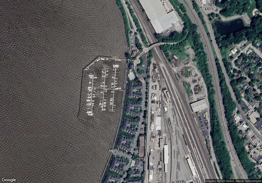 102 Half Moon Bay Dr unit 102, Croton On Hudson, NY 10520 - photo 1