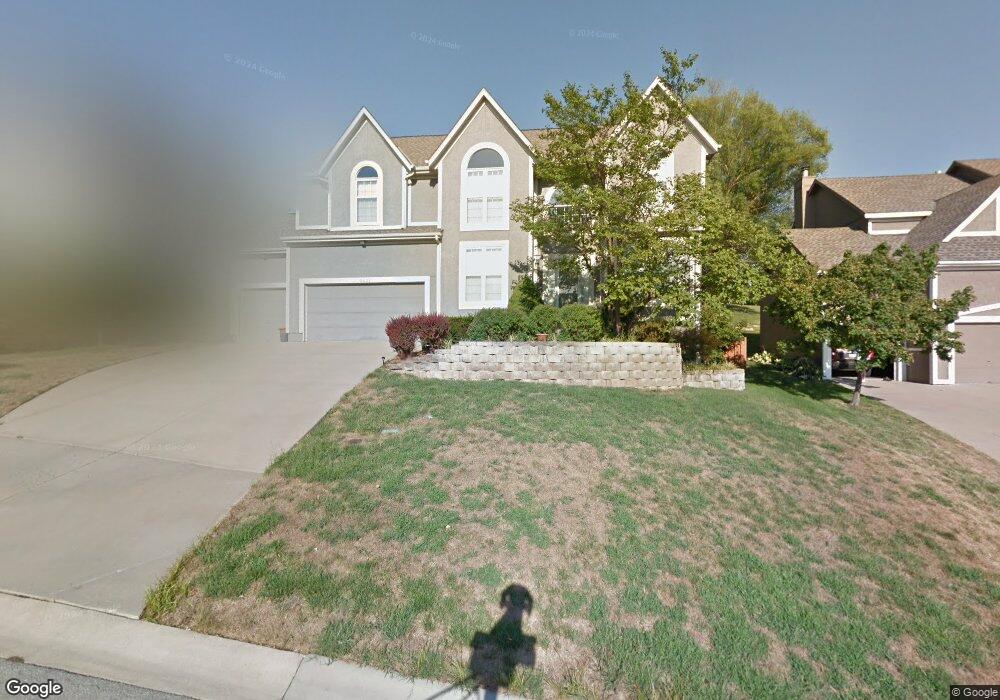 5437 Oakview St, Shawnee, KS 66216 - photo 1