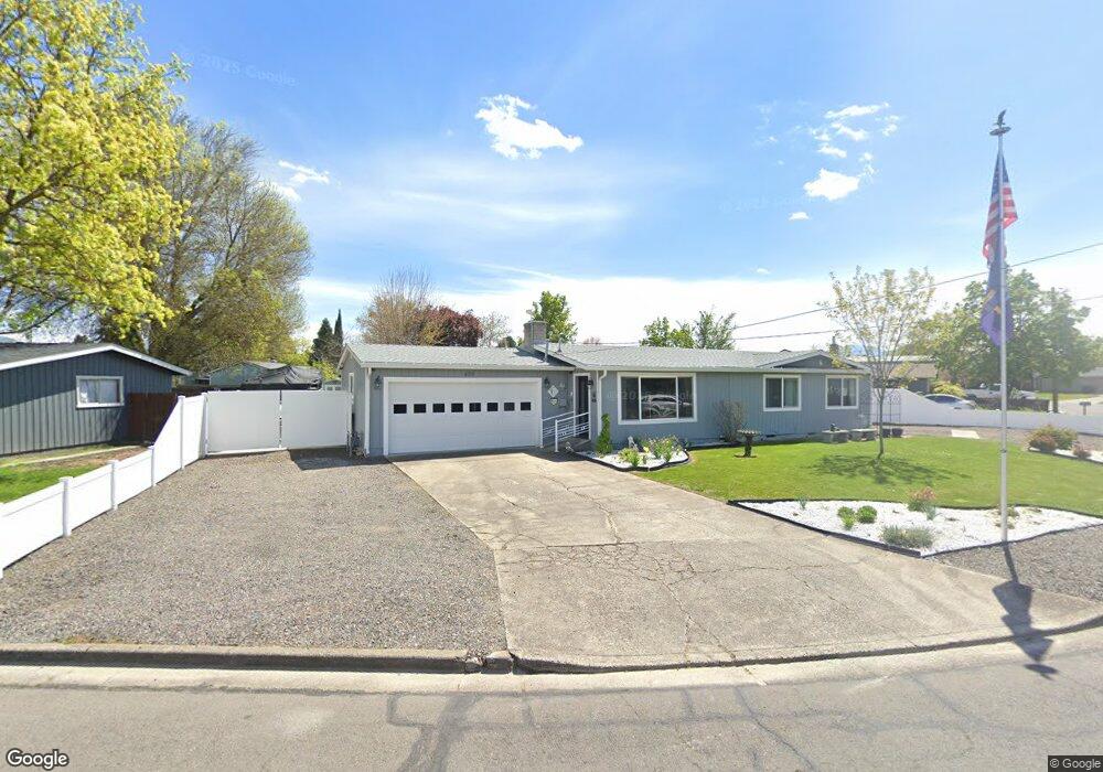 459 N Central Valley Dr, Central Point, OR 97502 - photo 1