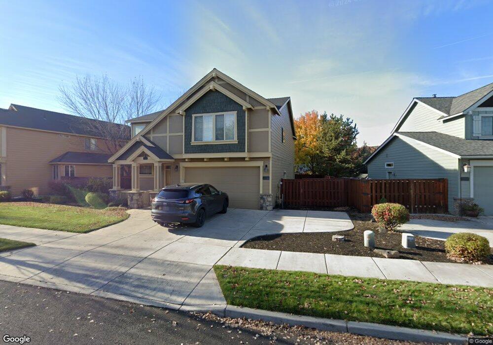 597 NW 28th St, Redmond, OR 97756 - photo 1