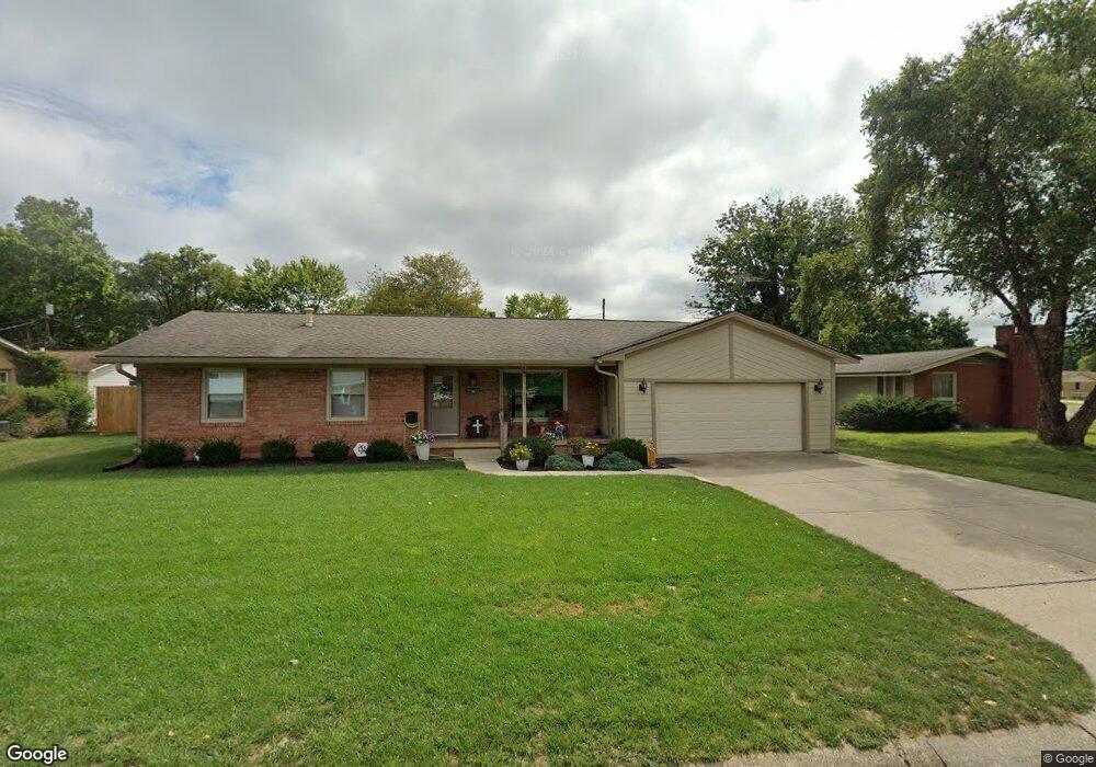 1621 Azelea Dr, Columbus, IN 47201 - photo 1