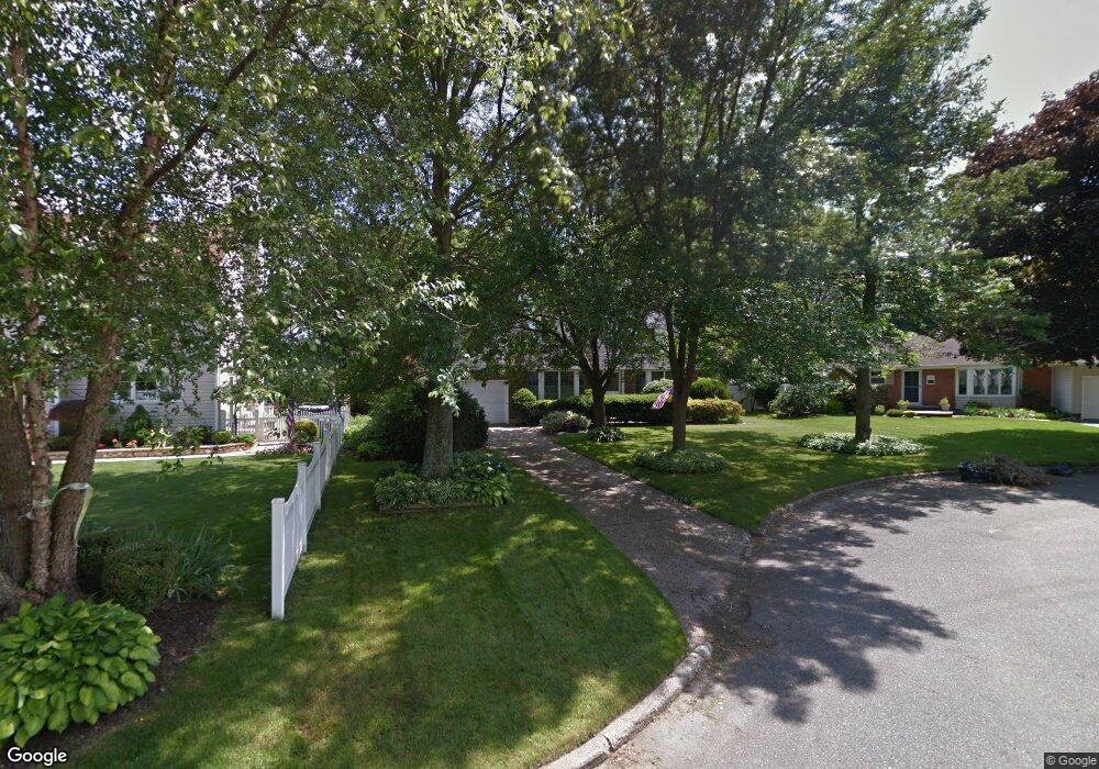 8 Ashlon Ln, ComMacK, NY 11725 - photo 1