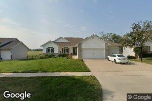 265 Pine Crest Dr, Robins, IA 52328