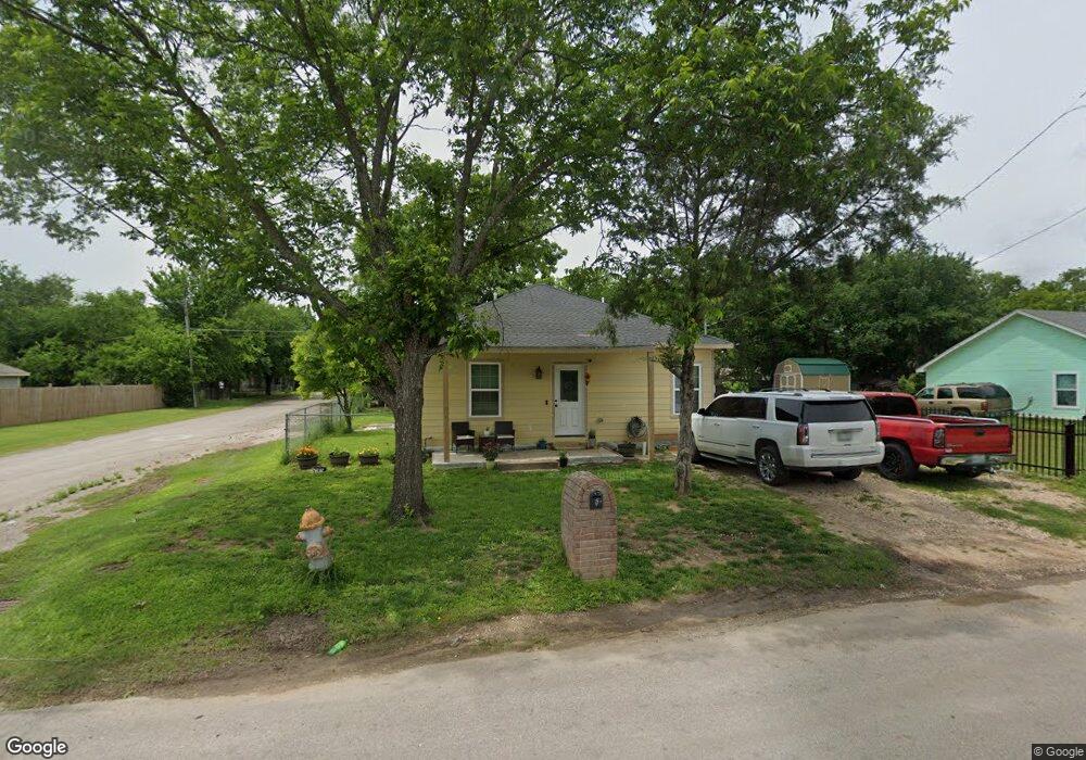431 Chase Ave, Cleburne, TX 76031 - photo 1