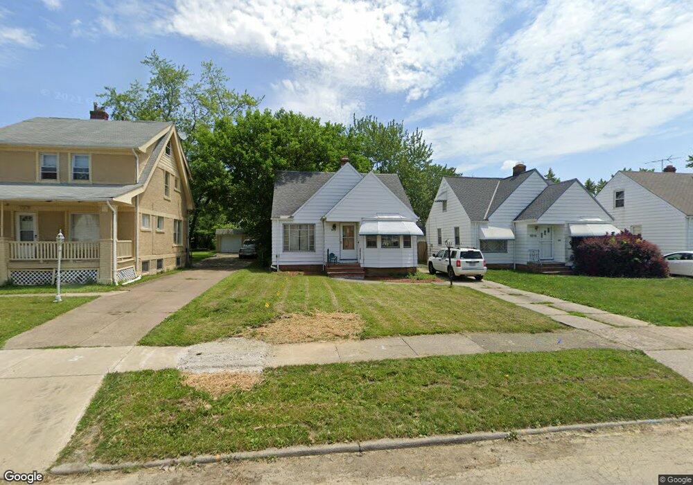 5215 Thomas St, Maple Heights, OH 44137 - photo 1