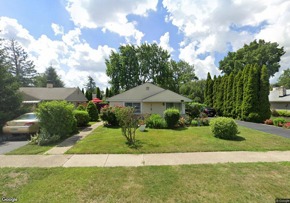 2039 Welwyn Ave, Des Plaines, IL 60018 - photo 1