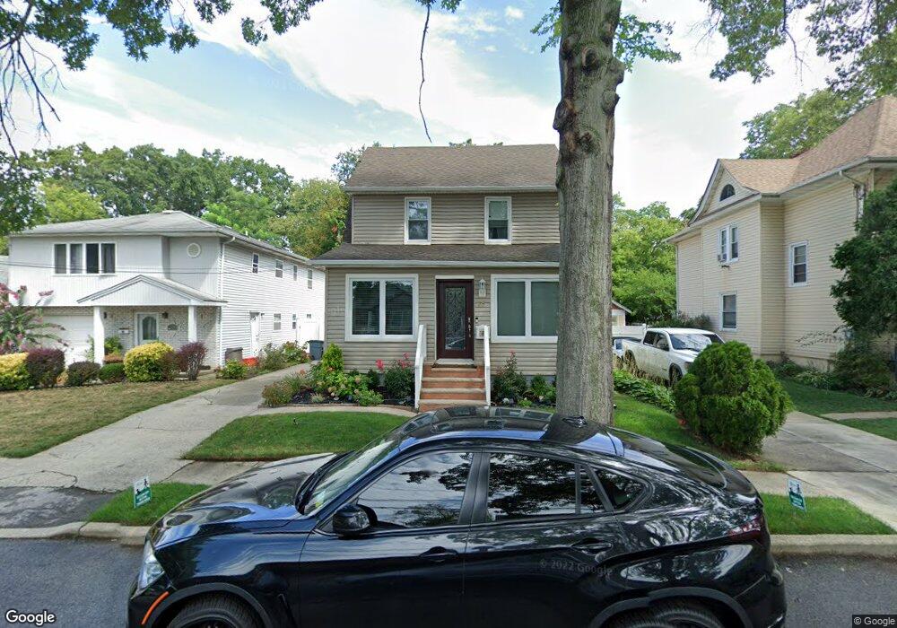 35 Clinton Ave, Rockville Centre, NY 11570 - photo 1