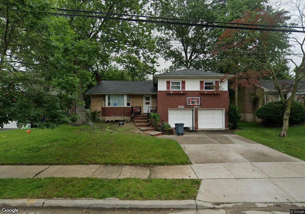 837 Myrna Dr, West Hempstead, NY 11552 - photo 1